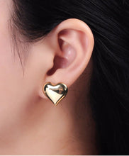 Load image into Gallery viewer, Puff heart earrings
